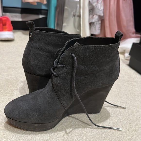 Micheal Kors wedged shoes - Picture 3 of 6